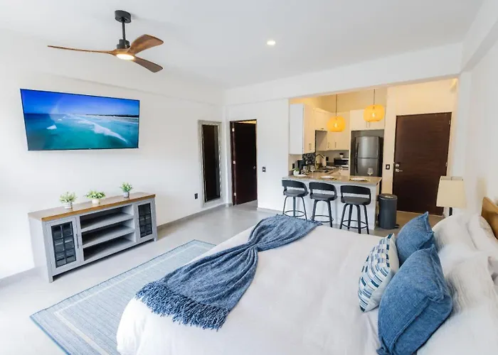 Modern Walk To Marina, Dining & Nightlife Apartment Cabo San Lucas